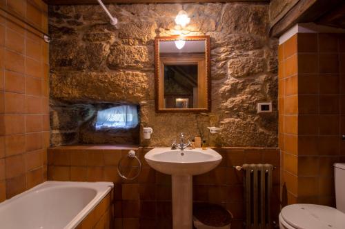 A bathroom at Fervenza Casa Grande & Restaurante