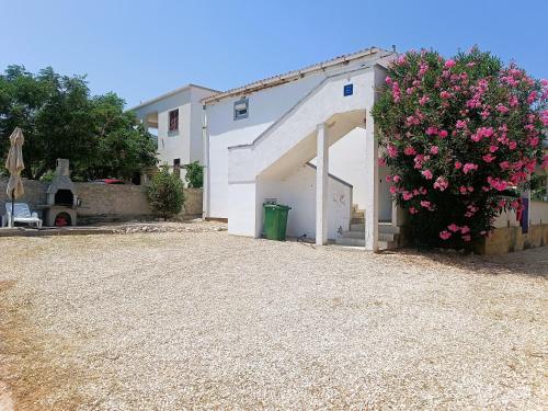 Gallery image of Apartments Babic 50 meters from the beach in Vir