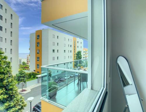 Alameda Apartment by LovelyStay
