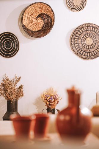 a group of plates hanging on a wall at Monte do Pomar in Redondo