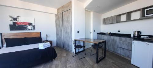 Una cocina o zona de cocina en Days Inn Devoto