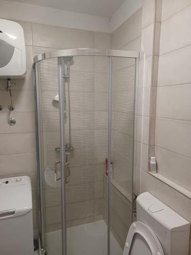 Bilik mandi di Stone Guest House