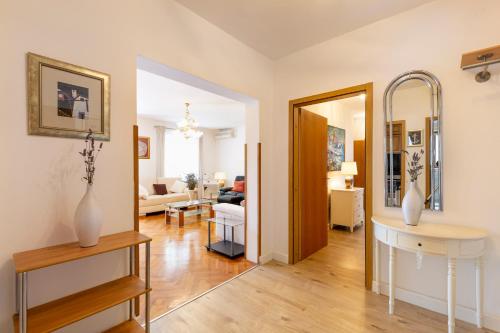 a living room with a table and a mirror at Casa Lilly in Labin
