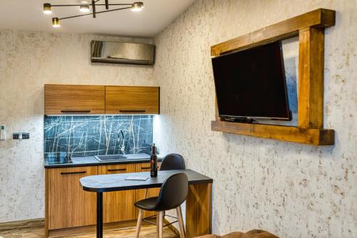 TV a/nebo společenská místnost v ubytování Apartmani Tiske noći