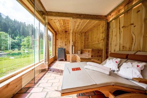 Ένα ή περισσότερα κρεβάτια σε δωμάτιο στο Landgut Moserhof
