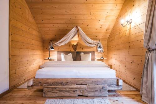 Ένα ή περισσότερα κρεβάτια σε δωμάτιο στο Landgut Moserhof
