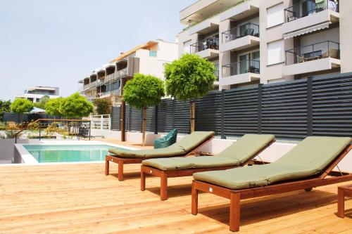 Cozy seaside apartment with private pool & terrace