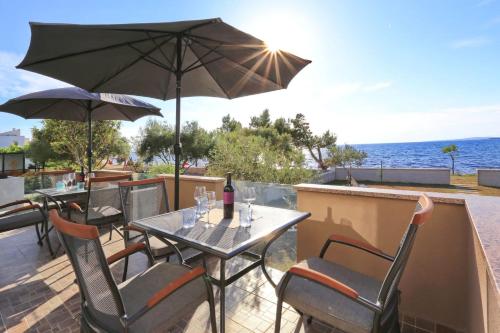 Beach front Holiday home Victoria in beautiful nature - by TA Leut Agency