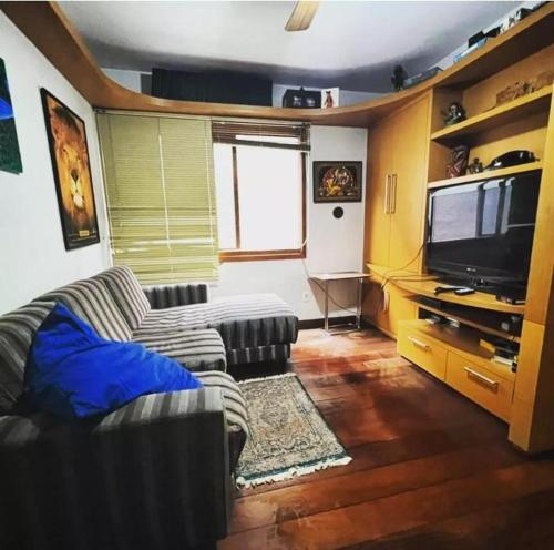 a living room with a couch and a flat screen tv at Apto Bonfim Redenção 2 carros e sacada vip in Porto Alegre