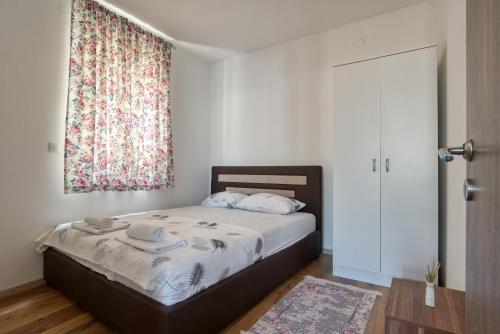 Postel nebo postele na pokoji v ubytování Apartmani Čukić Rafailovići