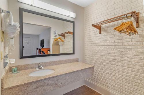 a bathroom with a sink and a mirror at Best Western Hendersonville Inn in Hendersonville