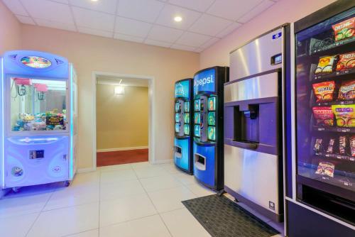 a room with two video game machines in a store at BEST WESTERN PLUS Poconos in Tannersville