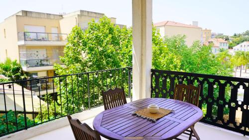 Photo de la galerie de l'établissement Appartement 1 chambre avec Terrasse, Rue Pons, By Palmazur Vacances, à Cannes
