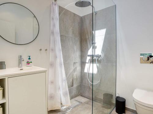 eine Dusche mit Glastür im Badezimmer in der Unterkunft 6 person holiday home in Gilleleje-By Traum in Gilleleje