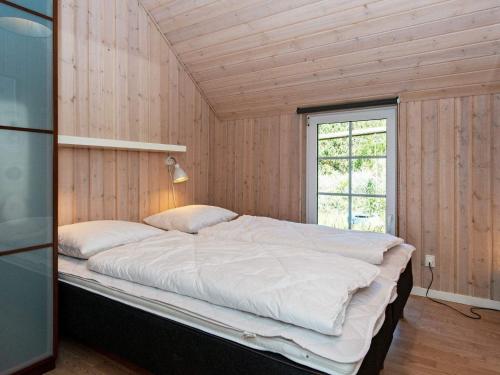 En eller flere senge i et værelse på Nine-Bedroom Holiday home in Fanø
