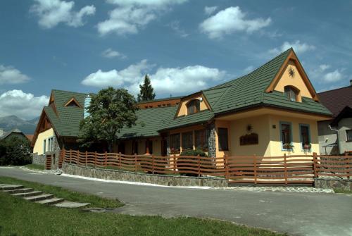 a house with a green roof at Penzion u Pejtrika in Mengusovce