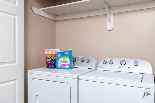 a laundry room with a washer and dryer at BirchHill retreat Getaway Great Location ! in Fairbanks