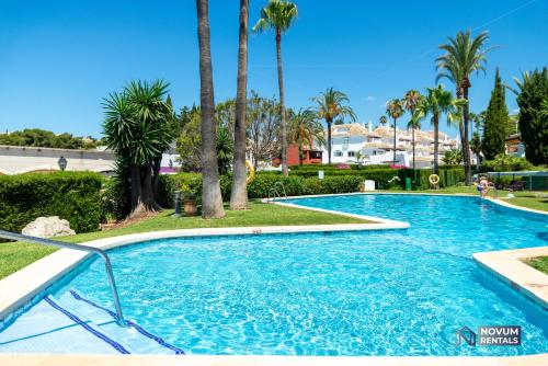 Modern 3 BDRM Apt with Sea Views & Pool Newly Renovated