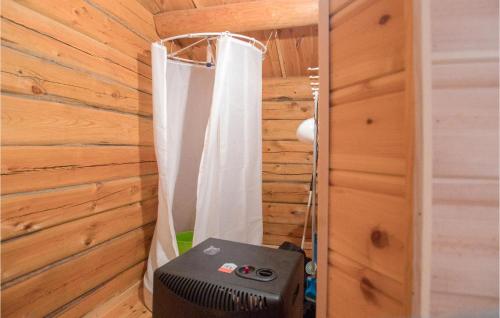 Ett badrum på Lovely Home In Rendalen With Kitchenette