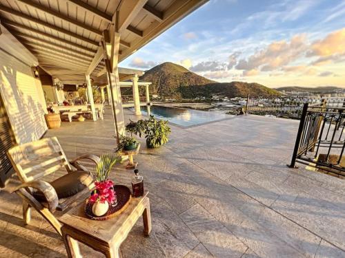 Gallery image of Frangipani Room in shared Villa Diamant, swimming pool, sea view in Grand Case