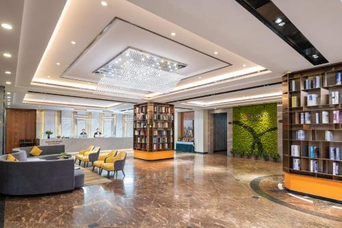Lobbyen eller receptionen på Ausotel WOW Huadu Guangzhou Sunac Land