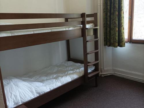 Posteľ alebo postele v izbe v ubytovaní Appartement T3 dans Château avec Piscine et Sauna à Jausiers, 6 pers, Terrasse et Balcon - FR-1-165B-4