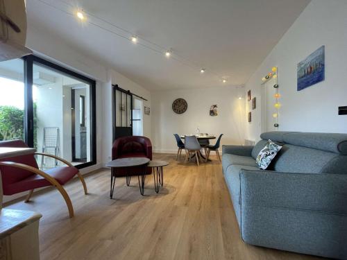 Fotografia z galérie ubytovania Appartement cosy avec terrasse, piscine et proche plage à La Rochelle - FR-1-246-627 v destinácii La Rochelle
