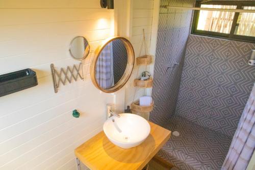 Un baño de Tiny House Isla Mujeres