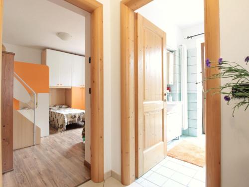 a hallway with a door leading to a bedroom at Family Retreat near Garda in Ronzo Chienis