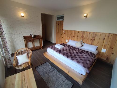 Кровать или кровати в номере Kainchi Boutique Homestay