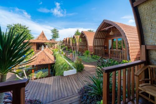 a view of a garden with a bunch of houses at Lumbung Sari in Uluwatu