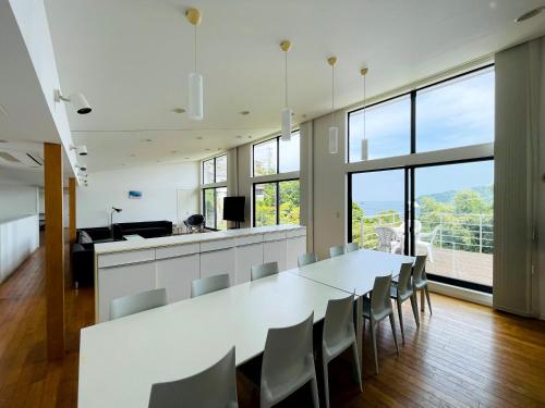 Una cocina o cocineta en 伊東温泉 Working Base Izu-Ito