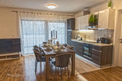 Urbana Villa Four season