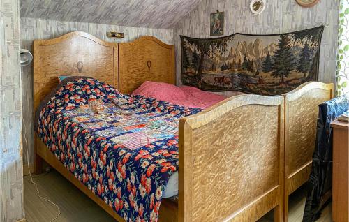 En eller flere senge i et værelse på Awesome Home In Skillingaryd With 2 Bedrooms