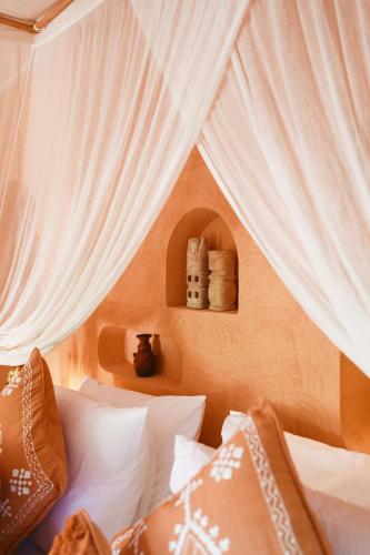 Letto o letti in una camera di Terra Cottages Bali