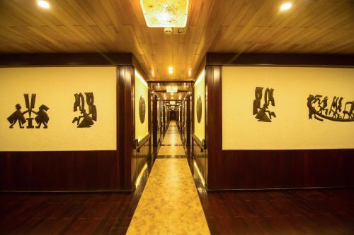 Gambar di galeri bagi Dragon Legend Cruise di Ha Long