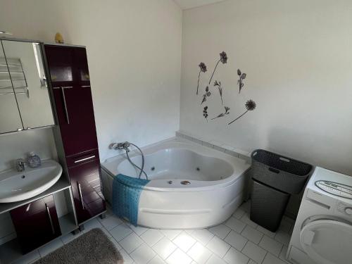 Kúpeľňa v ubytovaní Apartment in Mauerbach near Vienna with Swimming Pool