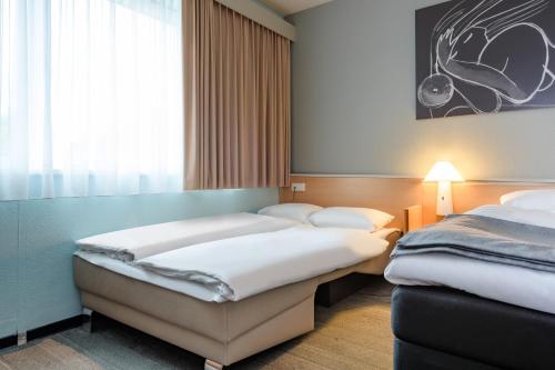 Ένα ή περισσότερα κρεβάτια σε δωμάτιο στο ibis Hamburg Alsterring