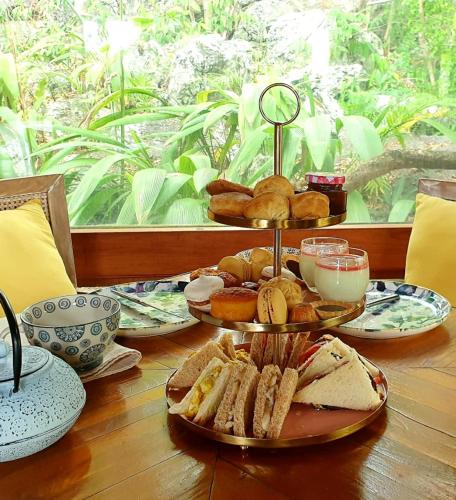 Makanan di atau berdekatan taman percutian