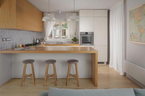 elegant, cosy and quiet, just 1 min to amphiteatre