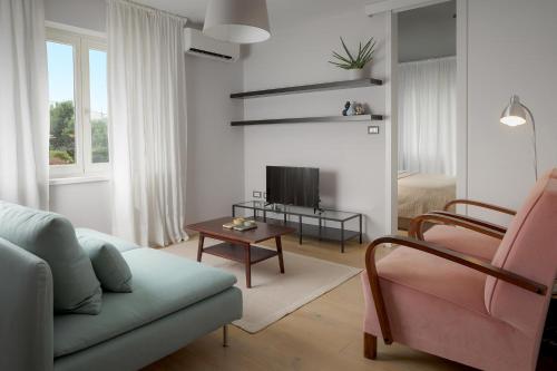 elegant, cosy and quiet, just 1 min to amphiteatre