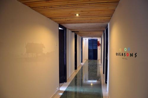 SEASONS HOTEL – Photos 3