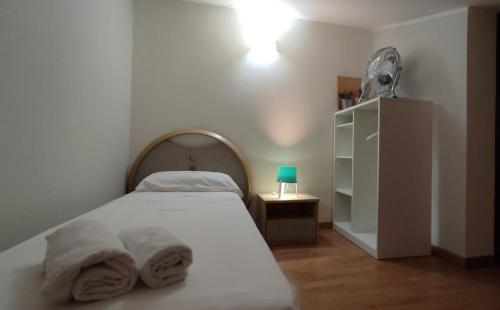 Postel nebo postele na pokoji v ubytování """ Holiday Properties Sicilian Breeze """
