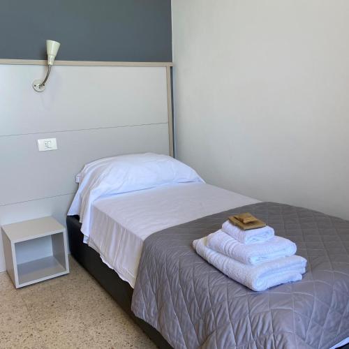 Postel nebo postele na pokoji v ubytování B&B Laudato Sii Tropea