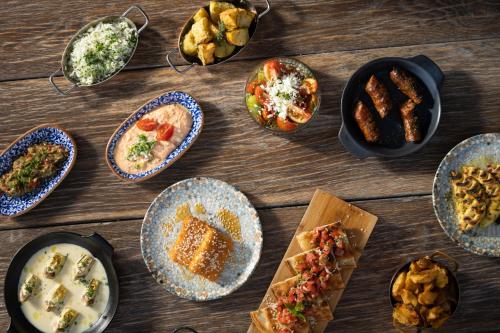 ホテルの敷地内または近くでの食事または食べ物