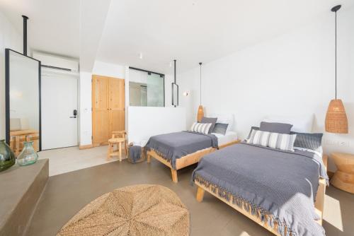 a bedroom with two beds and a couch at Kalkan Han Hotel in Kalkan