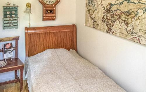 Postel nebo postele na pokoji v ubytování Amazing Home In Vsterensta With Wifi
