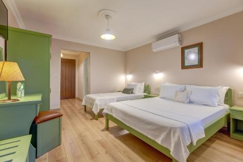 a hotel room with two beds and a lamp at Gurel Garden House in Kucukkuyu