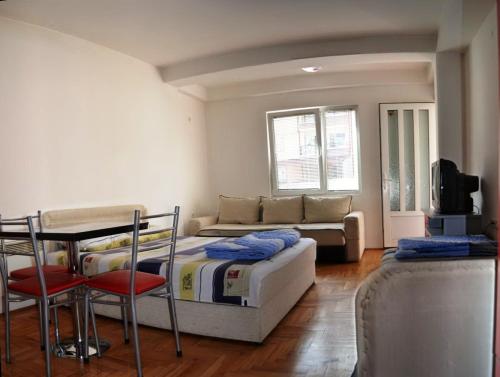 City Center Apartments Ohrid tesisinde bir odada yatak veya yataklar