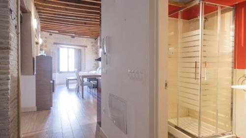A bathroom at Capricho Toledano